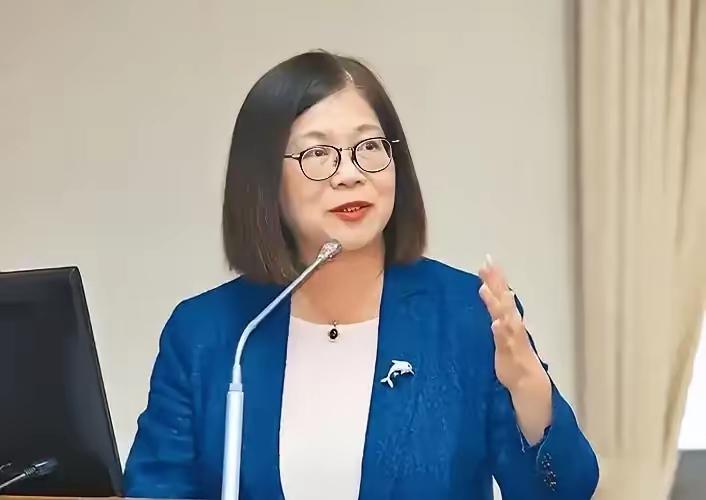 今天（6月7日）高雄港的海洋日活动上，台湾海委会主委管碧玲喊出“海巡在，主权就在