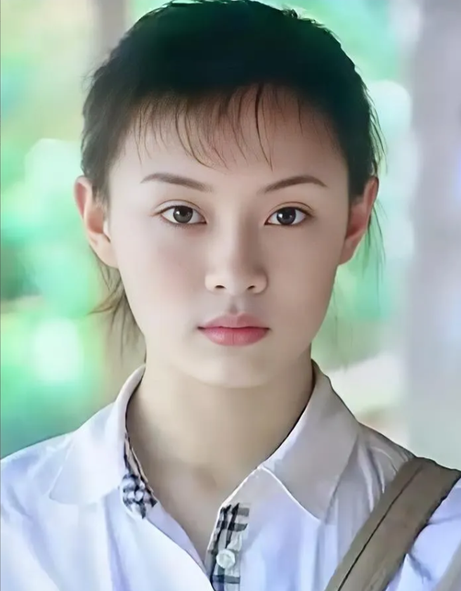 孙俪，拍摄《玉观音》的时候十八九岁，那时候清纯漂亮，脸上干干净净的，慈眉善目的，
