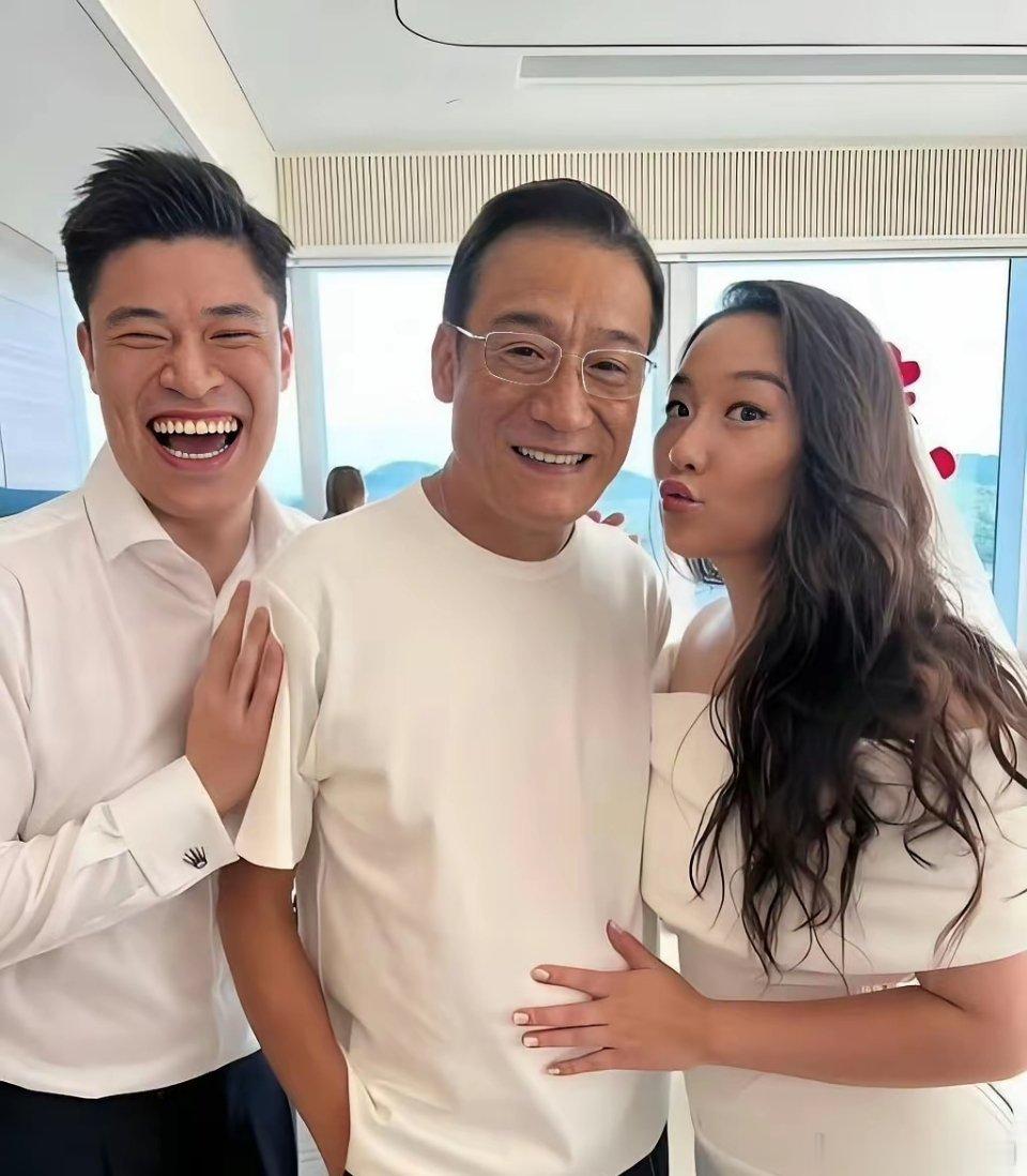 梁家辉做岳父了，女婿兴奋到合不拢嘴​​​
