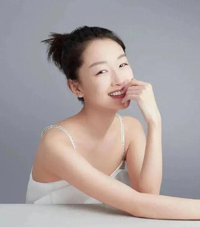 善恶终有报，三金影后周冬雨，终究要为当年的没教养付出代价从