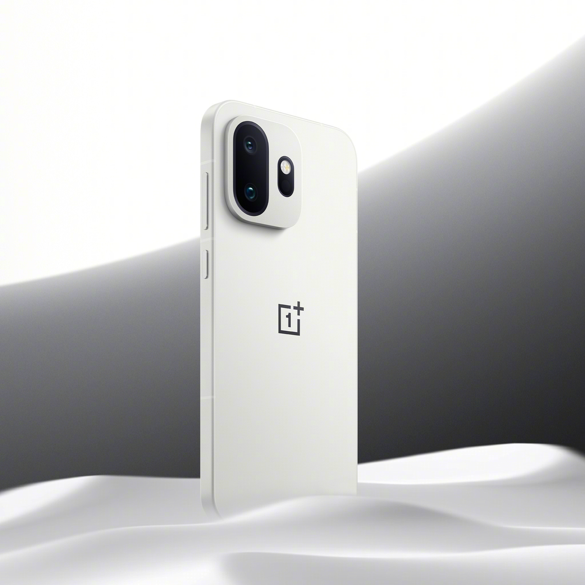 看完一加15T的图赏，我觉得它这次的思路非常清晰且成立。现在小屏旗舰不少，但能把