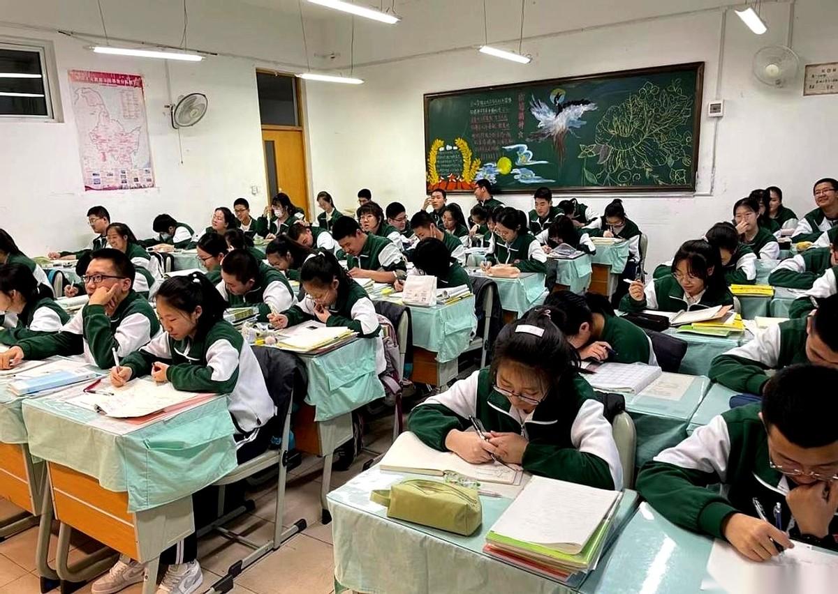 我跟你说个秘密，尤其家里有上高中孩子的，听我一句。学霸和普通孩子的区别，根本不