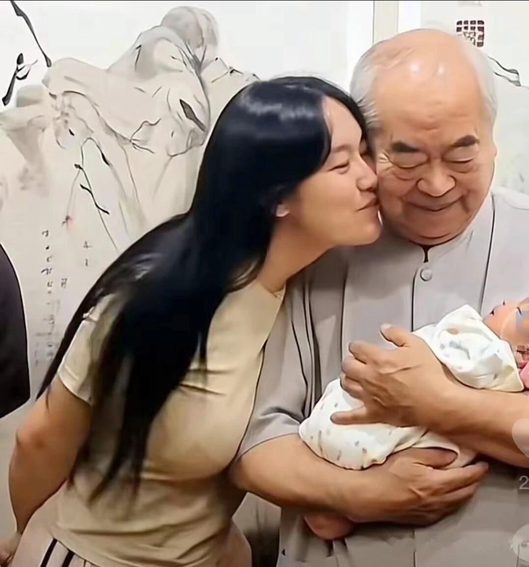 颠覆三观的新闻。艺人，名人！范曾78岁与38岁的小娇妻，喜的贵子一枚！公开信息透