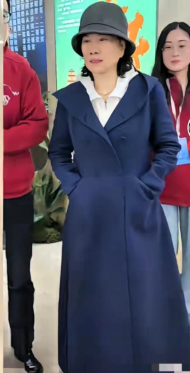 以前真的超烦董明珠，觉得她咋咋呼呼太霸道，吐槽小米、美的那段话，当时还觉得她是嫉