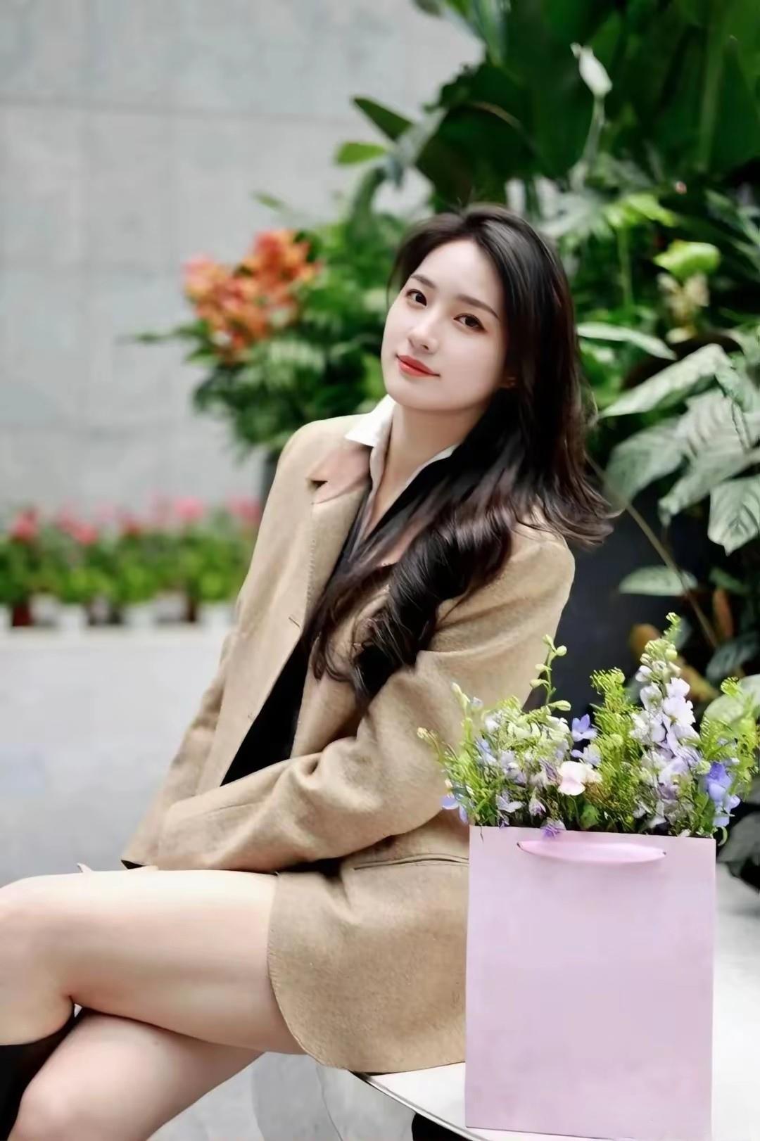 温柔甜美的午后时光，与花束相伴的优雅瞬间。