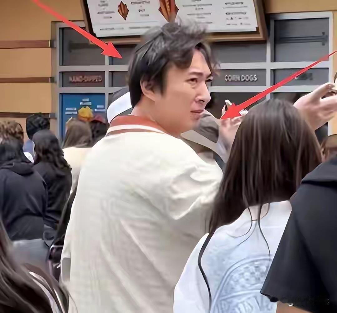 我的天哪这是谁呀放在人堆里找不着的那种真的是撕葱王校长么从少年晃荡到中