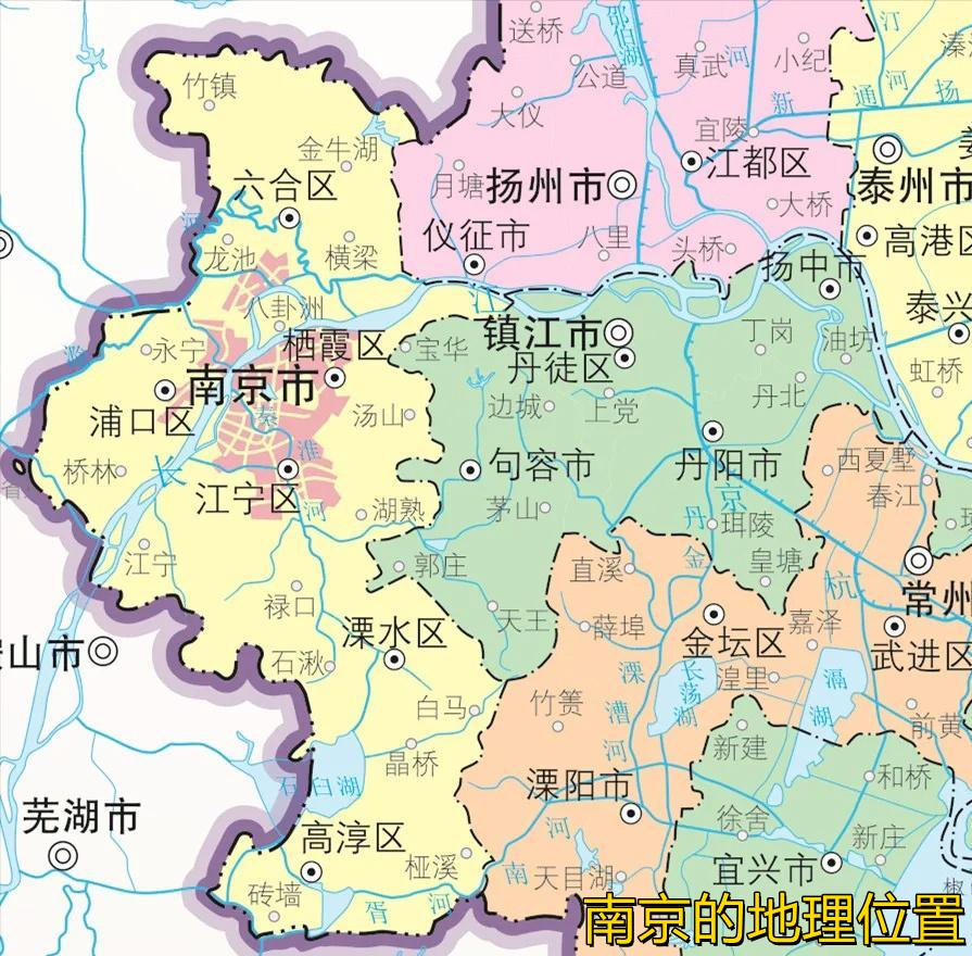 南京算是省会城市中最奇葩的存在了吧。南京，顾名思义就是南方的京城，以前是王朝的中