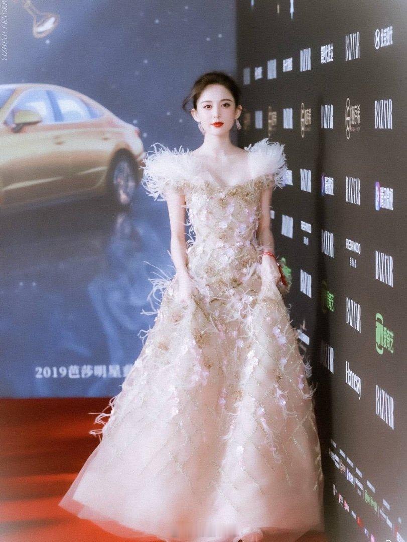 娜扎好仙气的一套美丽裙子～圣洁的公主下凡来