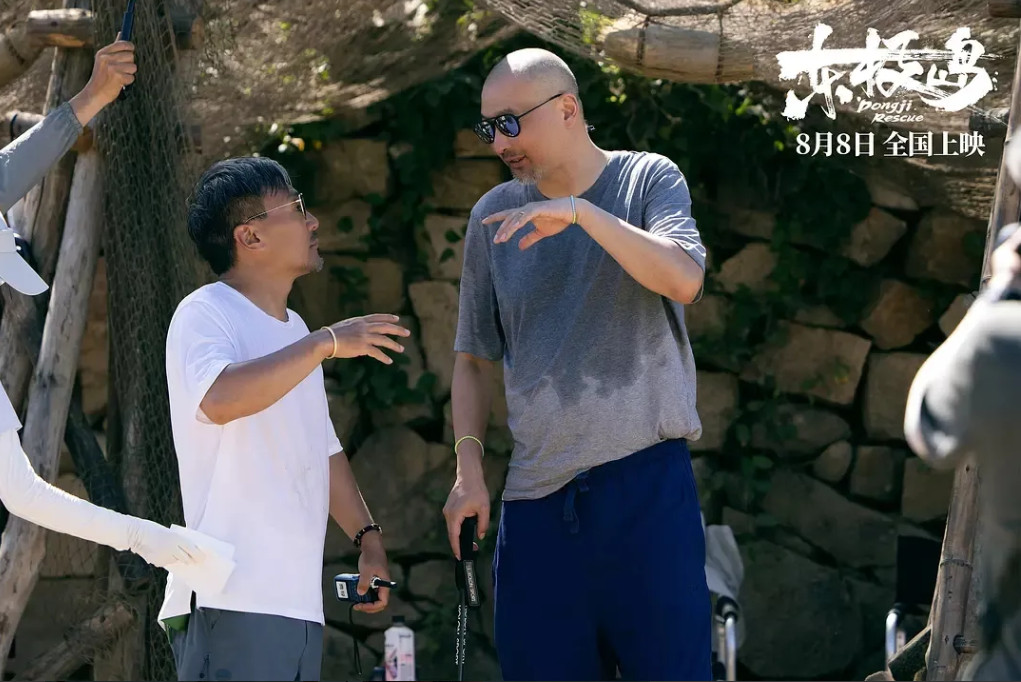 管虎导演如今的压力想必不小。他执导的《东极岛》斥资近6亿打造，可刚上映，票房