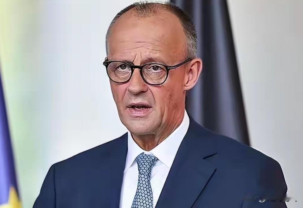 美国总统特朗普在28号火力全开，狠狠批评了德国总理默茨。他直言不讳：“默茨居然觉