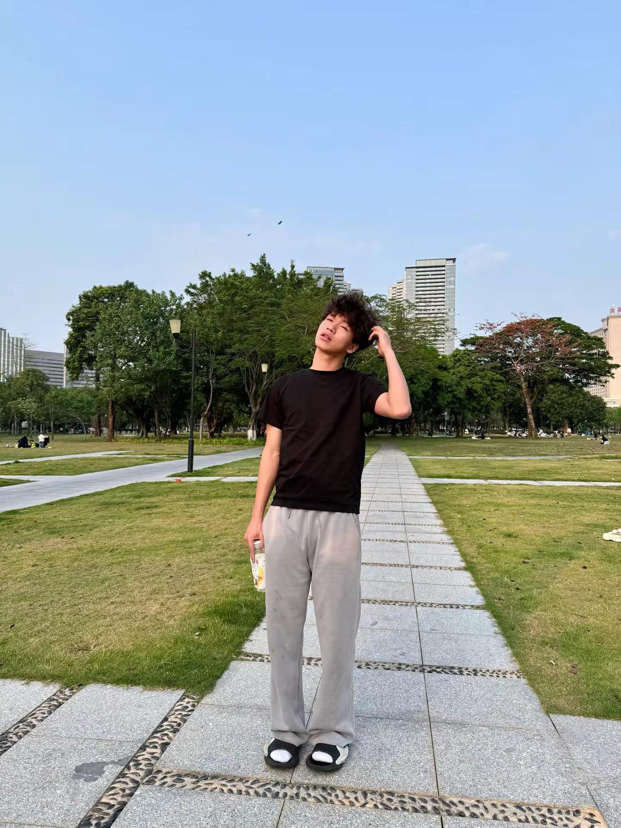 我又怎么甘心只和你当朋友呢