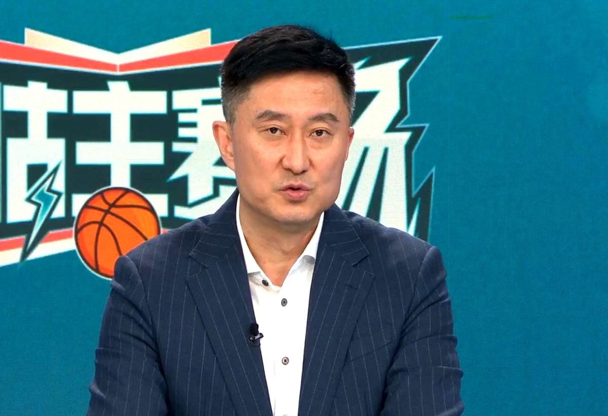 惨败给韩国队14分！杜锋中肯点评，道出了中国男篮输球3个原因。中国男篮再输韩