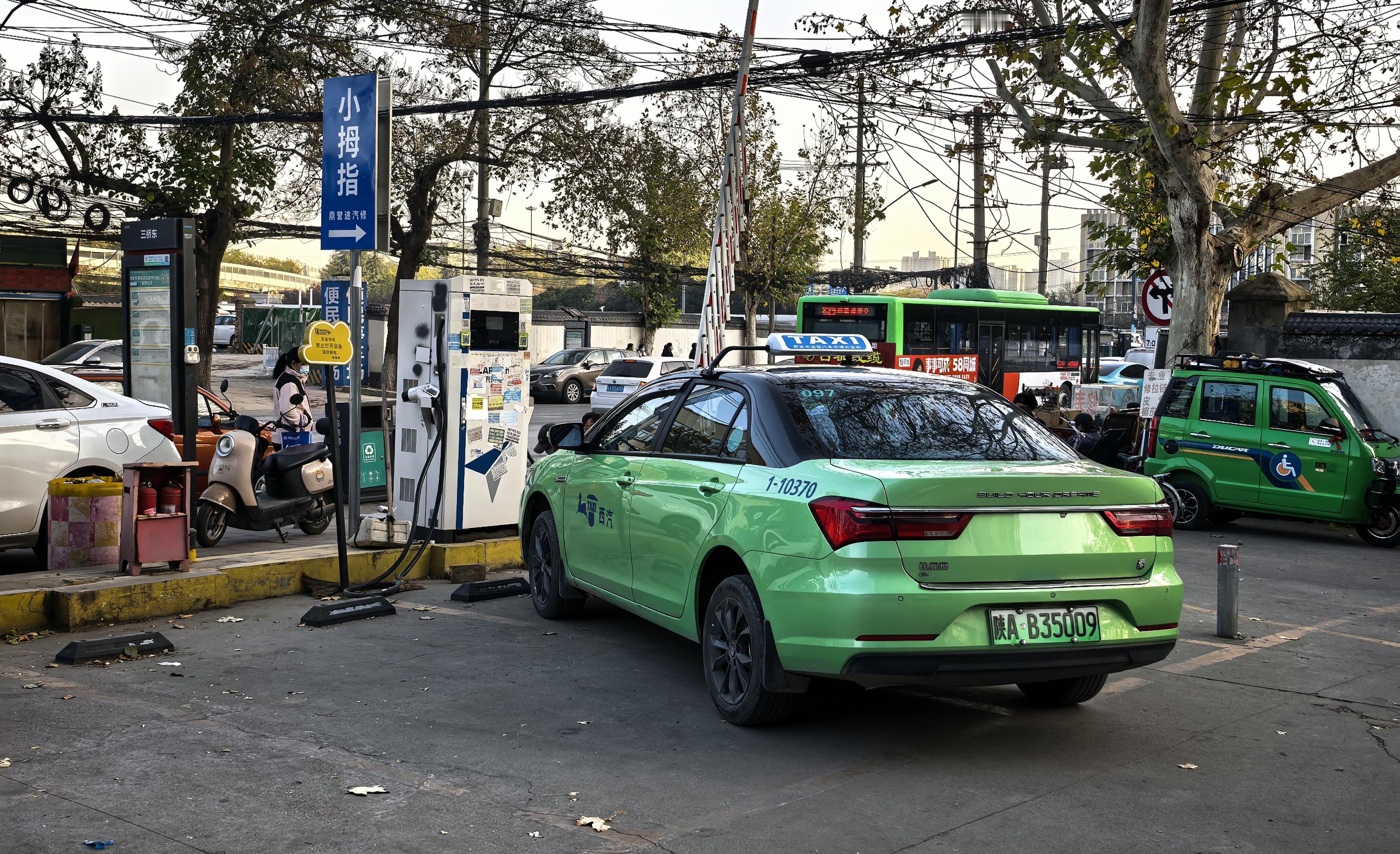 这出租车停车的素质，真的是高