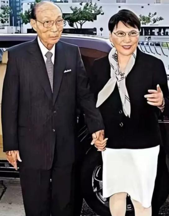 邵逸夫是个谜，他每年向国内捐1亿港币，2014年邵逸夫去世，他死后200