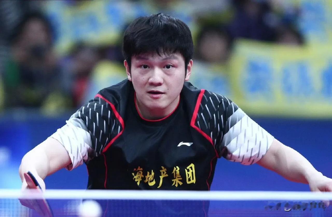 樊振东逆转获胜乒超联赛男团首轮山东鲁能1-1上海队上海队的王牌樊振东，在0