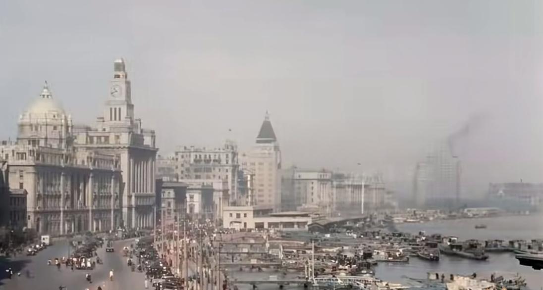 1936年，德国飞行员航拍镜头下的大上海，尽管建筑普遍低矮，跟现在比天差地别，但