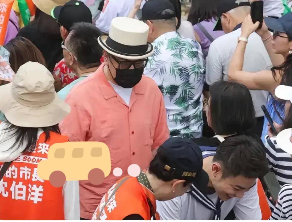 有人找到罗永浩采访蔡康永的节目，节目中罗永浩极力夸赞蔡康永，说蔡康永是他的偶像。