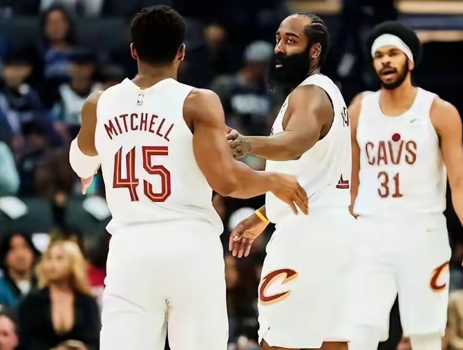 骑士打老鹰，其实大概率是1胜1负1，老鹰如果认真努力打，2胜骑士，骑士锁定第