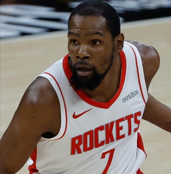 火箭G5伤病报告：杜兰特因左脚踝扭伤，继续缺阵。对杜兰特的使用，乌度卡是