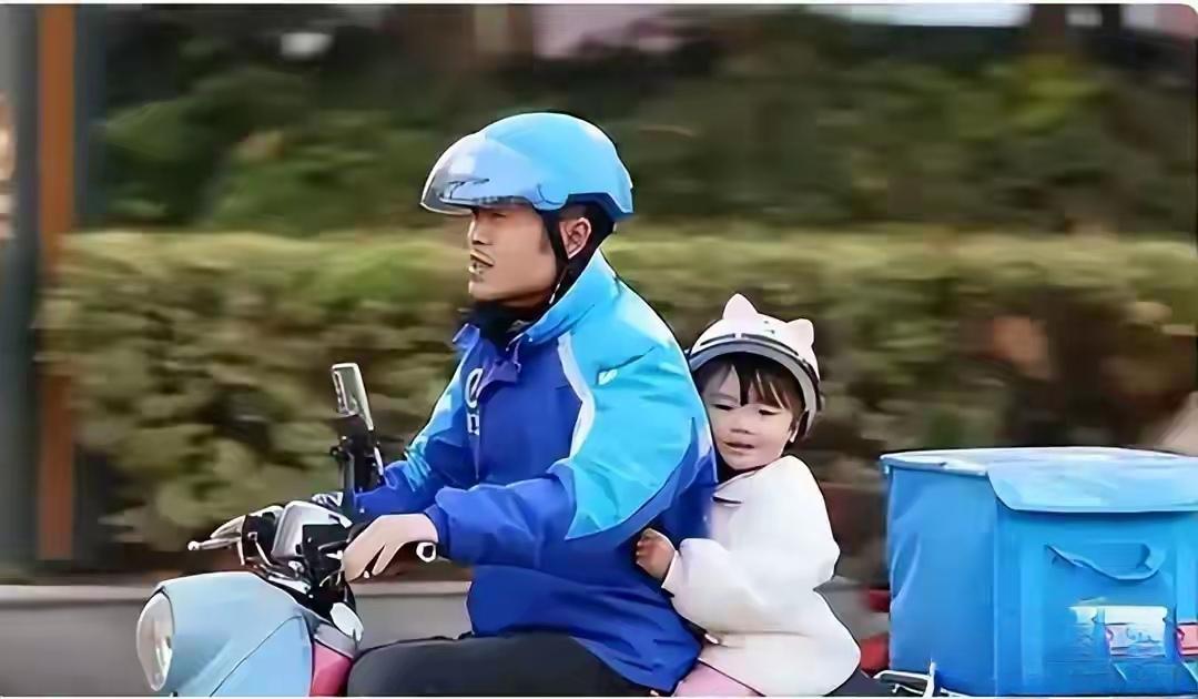 电动车限速25km/h绝非“一刀切”的苛政，而是守护骑手与路人安全的必要底线——