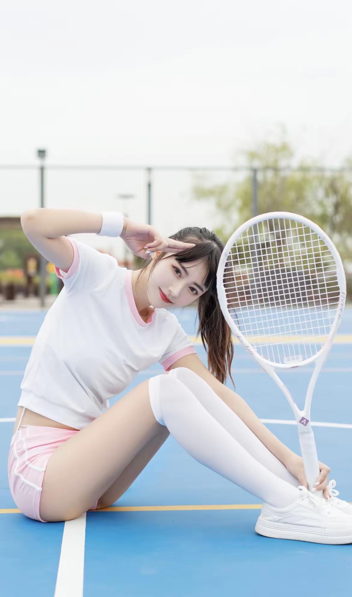 下联：闭户闻书香，诚邀上联室外打球赛。