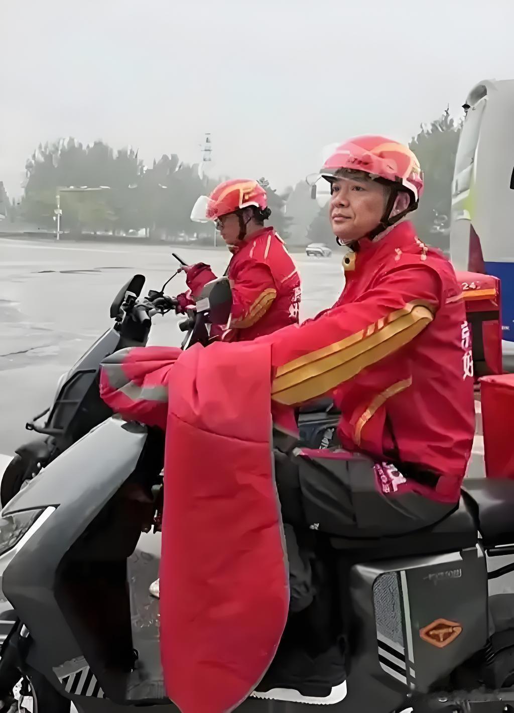 实锤！刘强东是之所以能这么成功一半靠自己自强不息另一半功劳属于这两个老人无疑