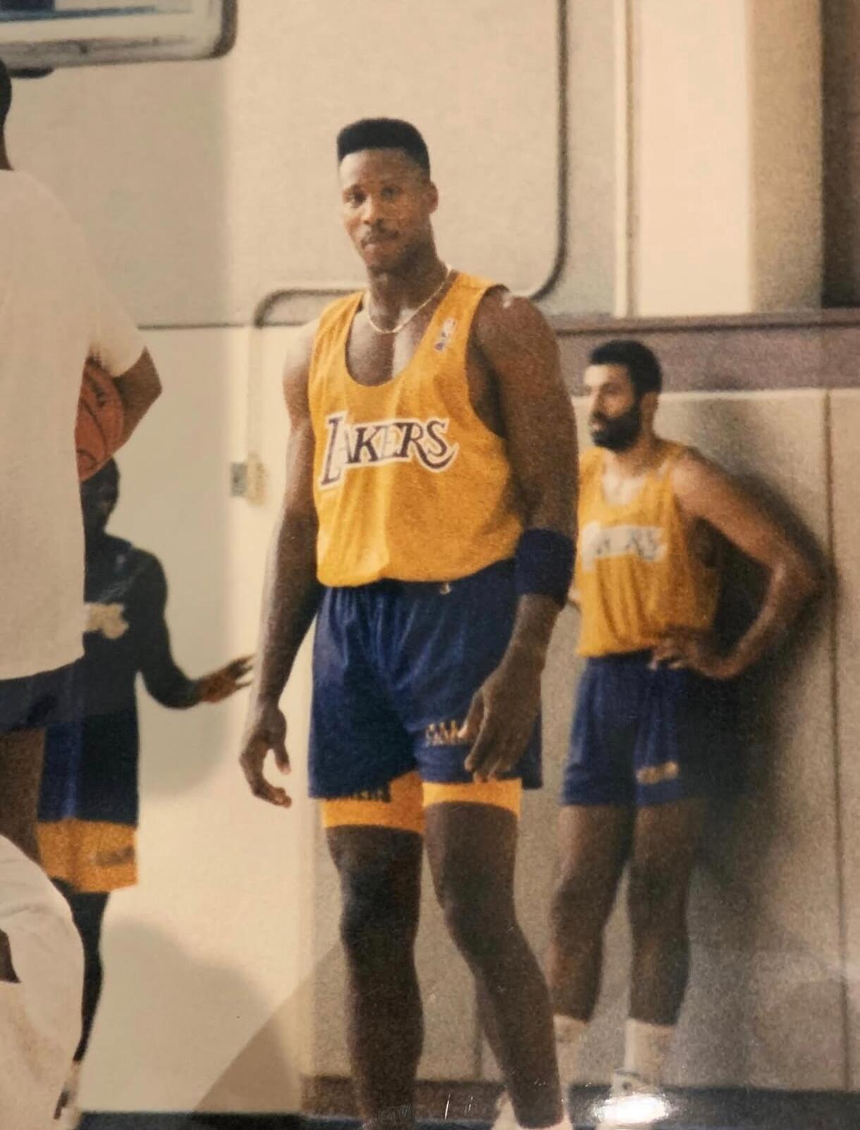 老球迷，看看他是谁？