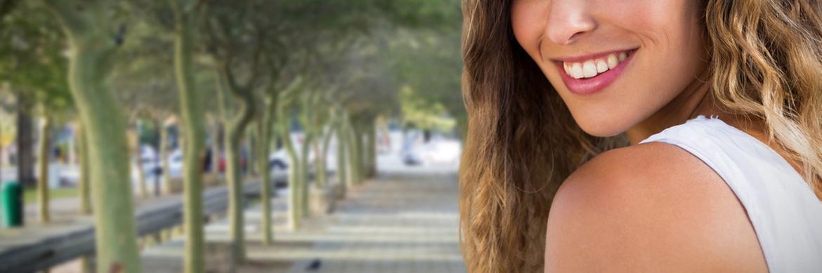 我今天，真的被一个女人给震懵了。她把河南的家产全卖了，一个人跑到云南，在烈士陵