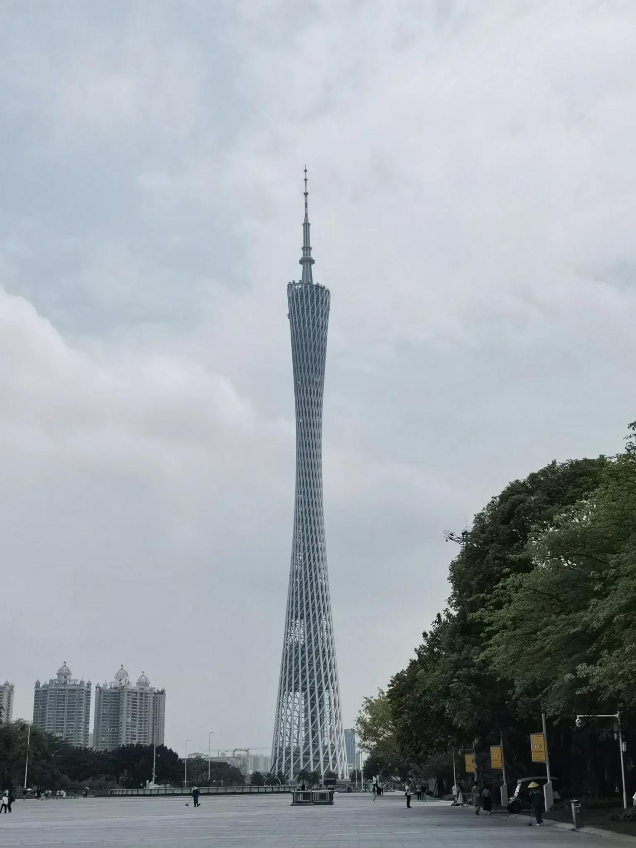人生的道路千千万万条，读书虽说并非是唯一的选择，但书中自有黄金屋，这话确实不假！