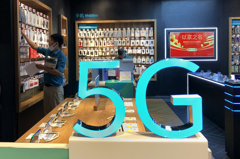 最近想换5G手机的朋友应该都刷到内存涨价的消息了吧，我上周蹲了三天的12+256G版本机型，原本17