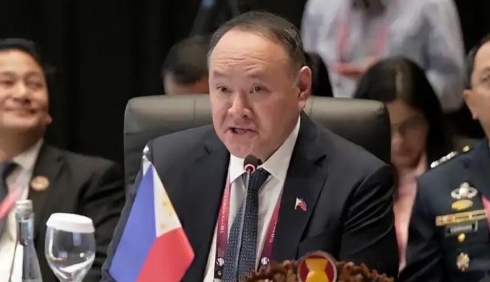 不查不知道！原以为中国曾经制裁菲律宾那个胡说八道的防长就那么回事，没想到居然有这