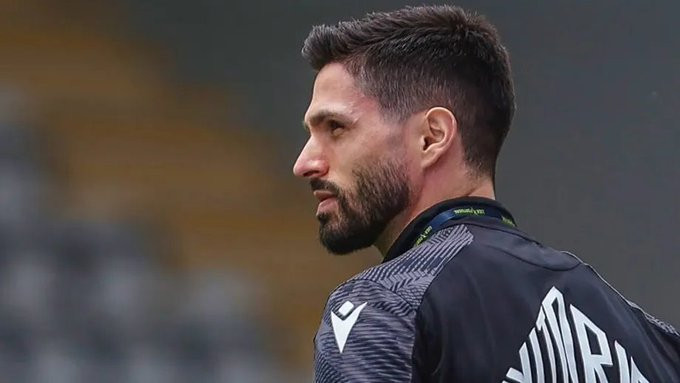 【继续工作】太阳报SL今年夏天加盟曼联的一线队营养师菲利佩·索萨目前仍在俱乐部任