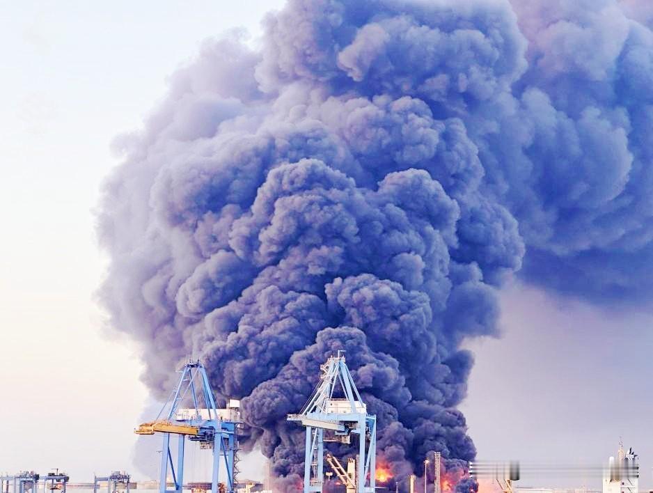 就在刚刚俄罗斯传来最新消息！11月14日，俄罗斯新罗西斯克地区出大事了——