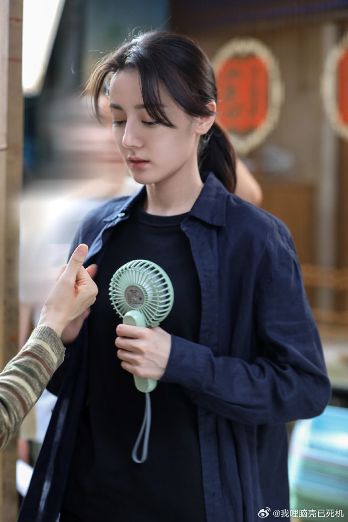 迪丽热巴告别邓妍千字文热巴和邓妍并肩作战迪丽热巴告别邓妍千字文，是热巴收官文来