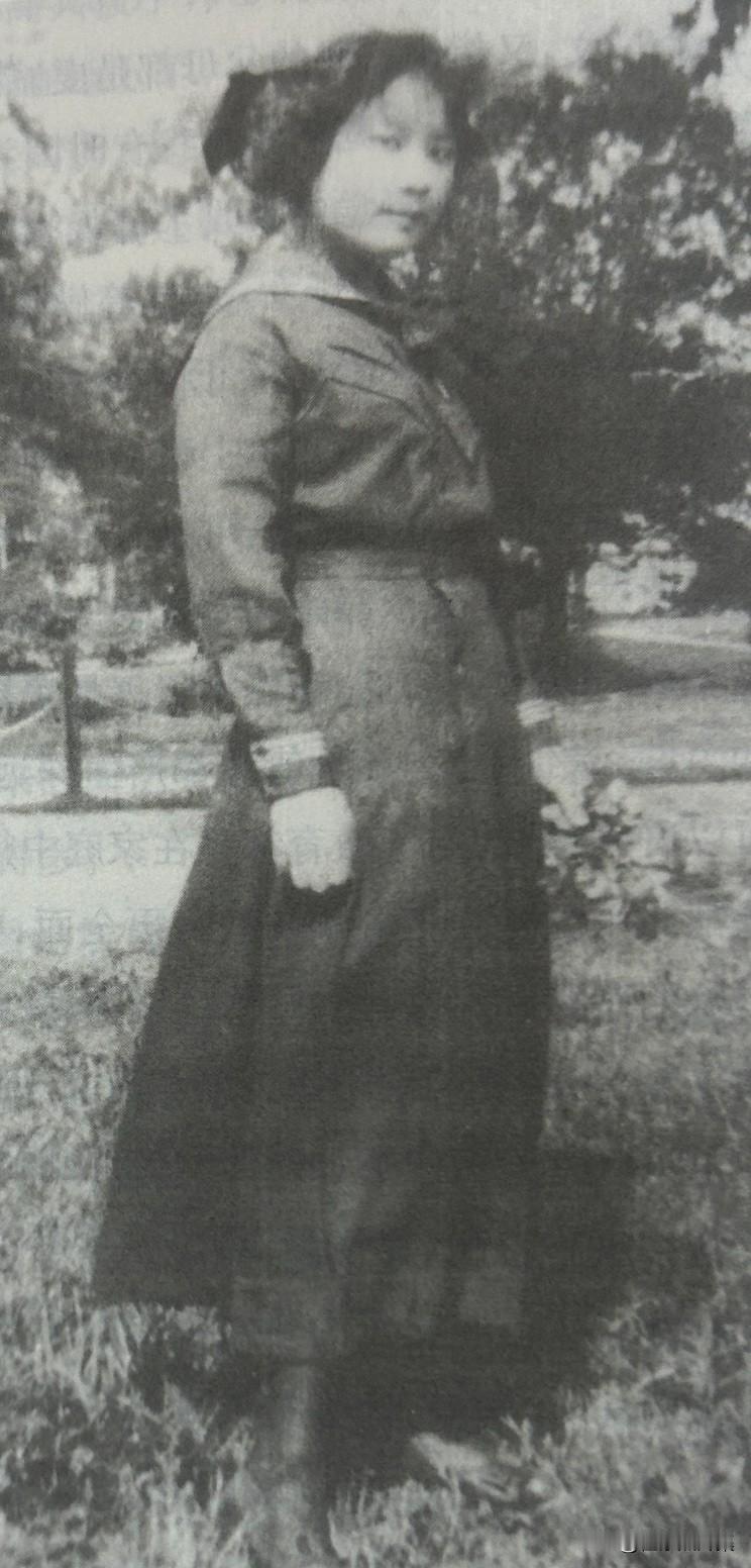 1907年，10岁的宋美龄跟随二姐宋庆龄远渡重洋赴美留学，开启了她在美国的求学之