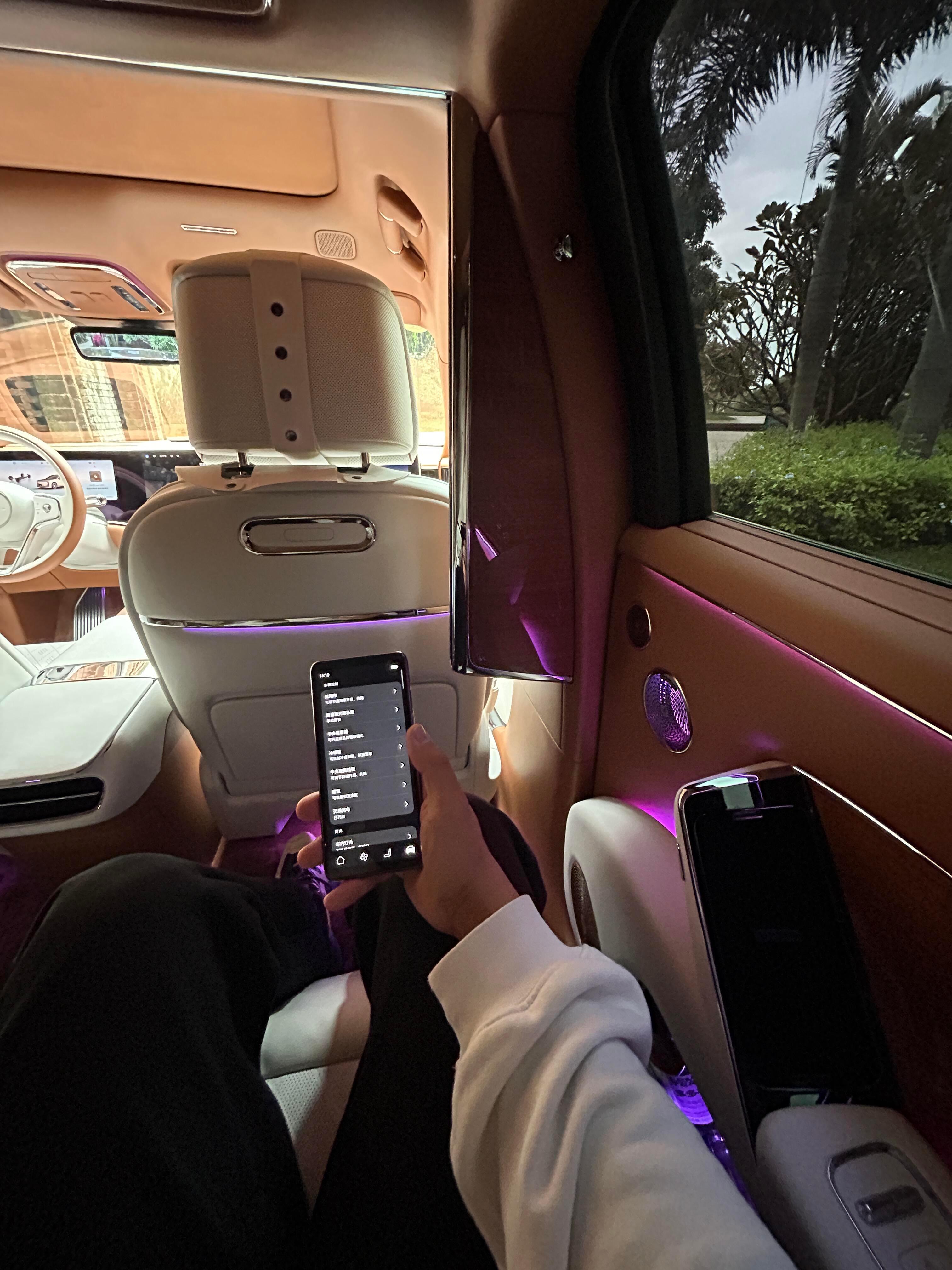 谁在买中国百万超豪车国产🚗刷新我的固有认知了，太香了吧！智能配置拉满，性价比还