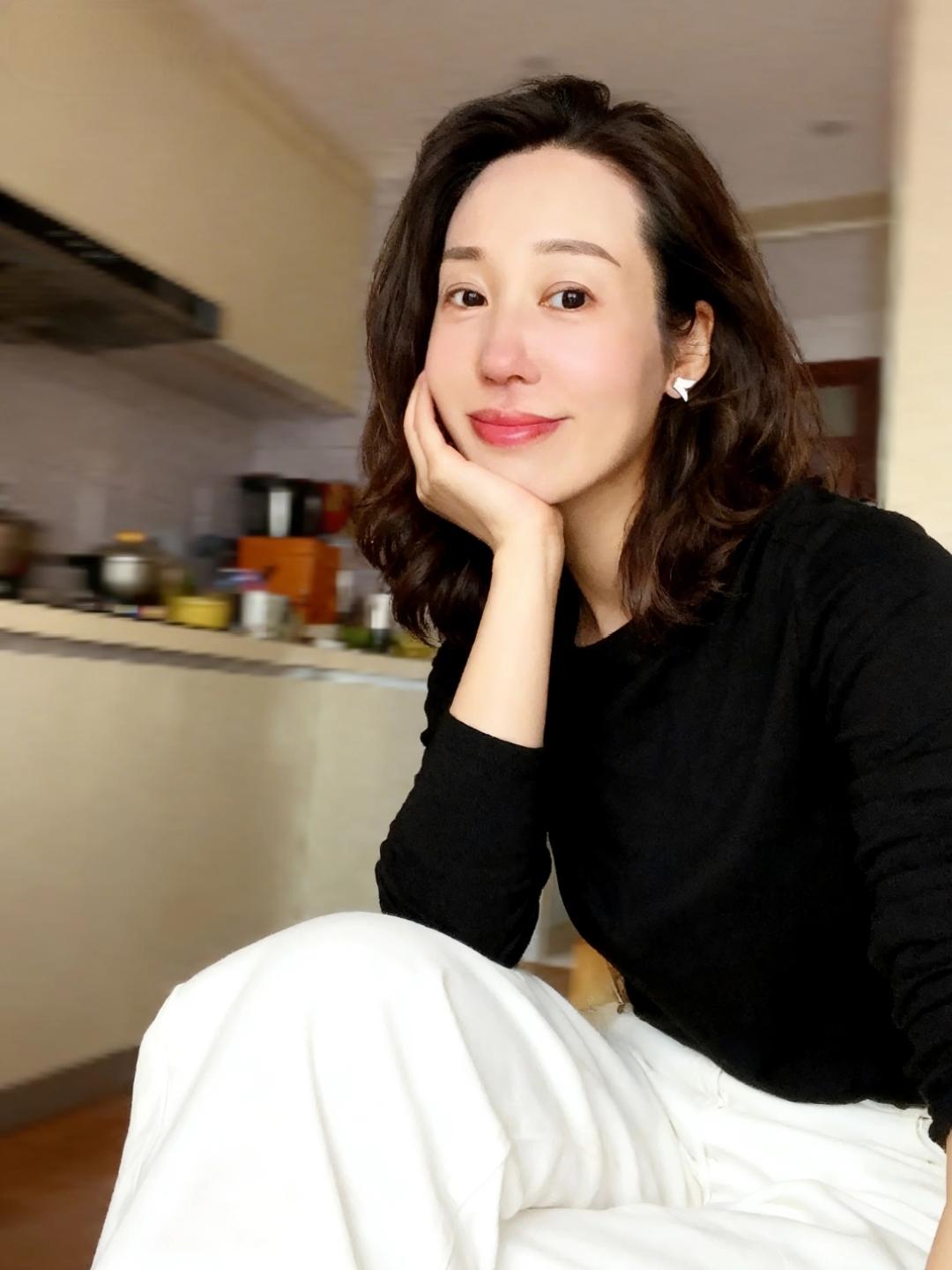 82年43岁单身离异12年有人问我后悔吗我说不后悔结婚也不后悔离婚十