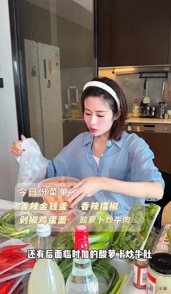 颖儿是真贤惠，付辛博娶到她真是三生有幸！在昆明拍戏，她特意租房安顿，小月亮放