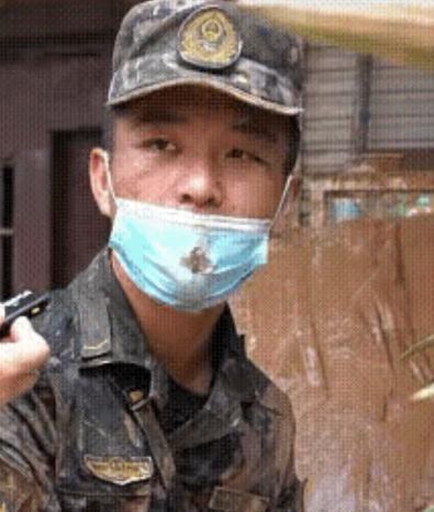 “太心疼了！”7月11日报道，广西，一个刚入伍不到4个月的05后新兵李晓康，在清