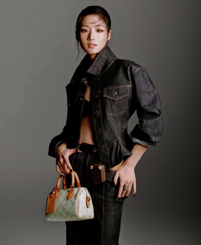 卢昱晓腹肌卢昱晓腹肌马甲线卢昱晓的腹肌也太酷了！噜噜晓走这种酷酷的风格也很不错