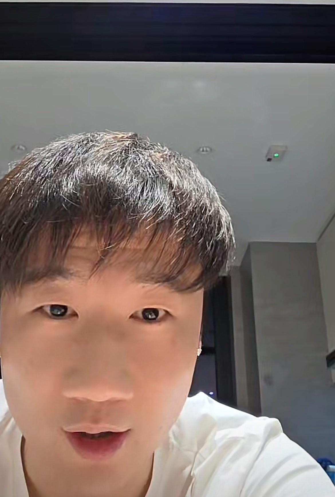 广州队旧将荣昊直播中爆料，当年斯科拉里、里皮的训练内容真是没有什么内容，卡纳瓦罗