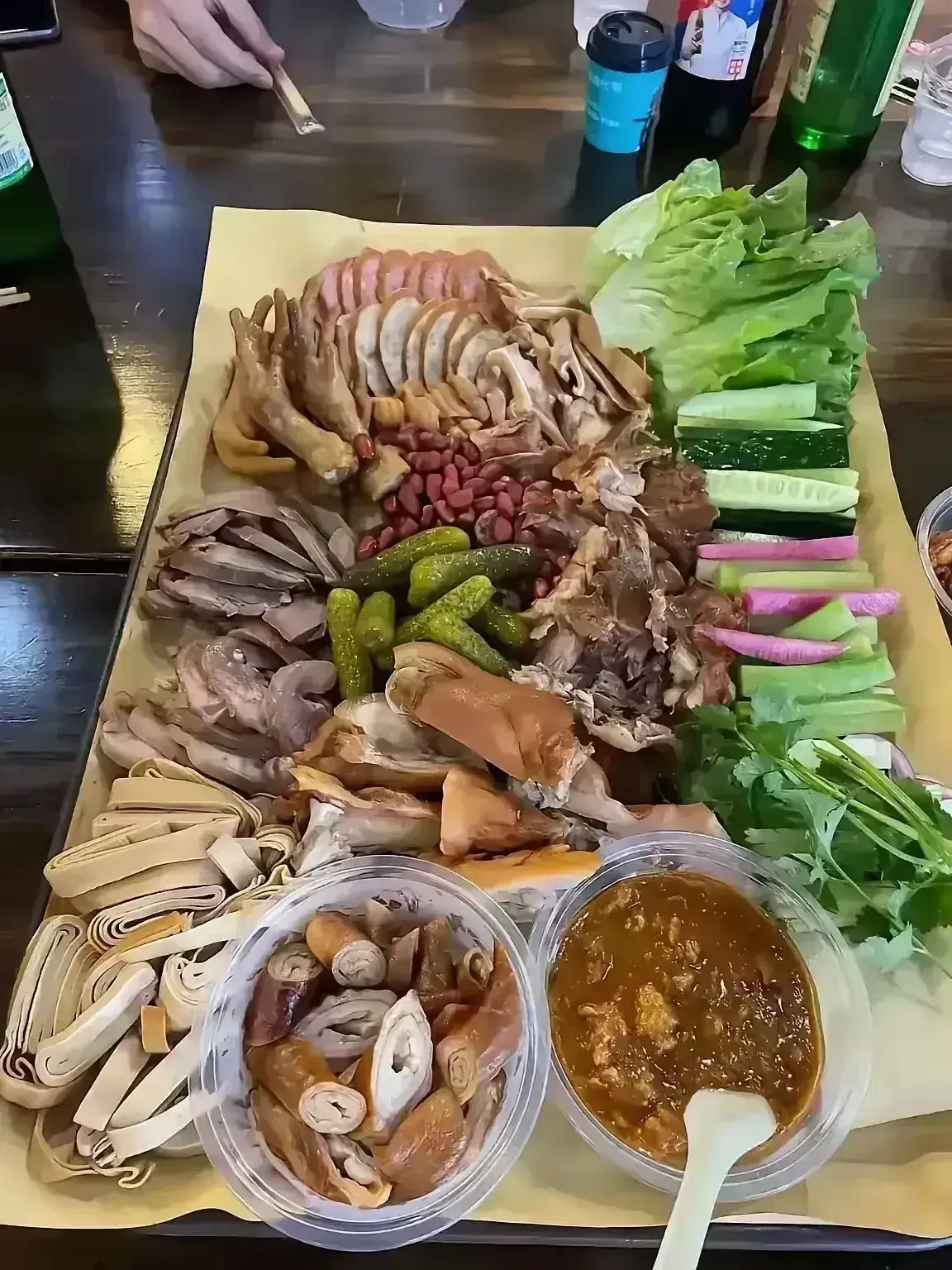拿你一天的工资来换这桌美味，你换不换？