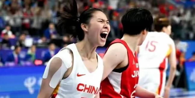 101:92！女篮热身赛战胜了日本二，队，日本队员输了还满脸笑容。日本队（主
