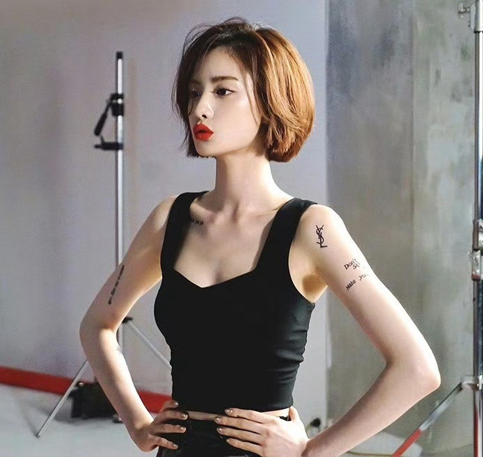 林珍娜早期的一组短发图