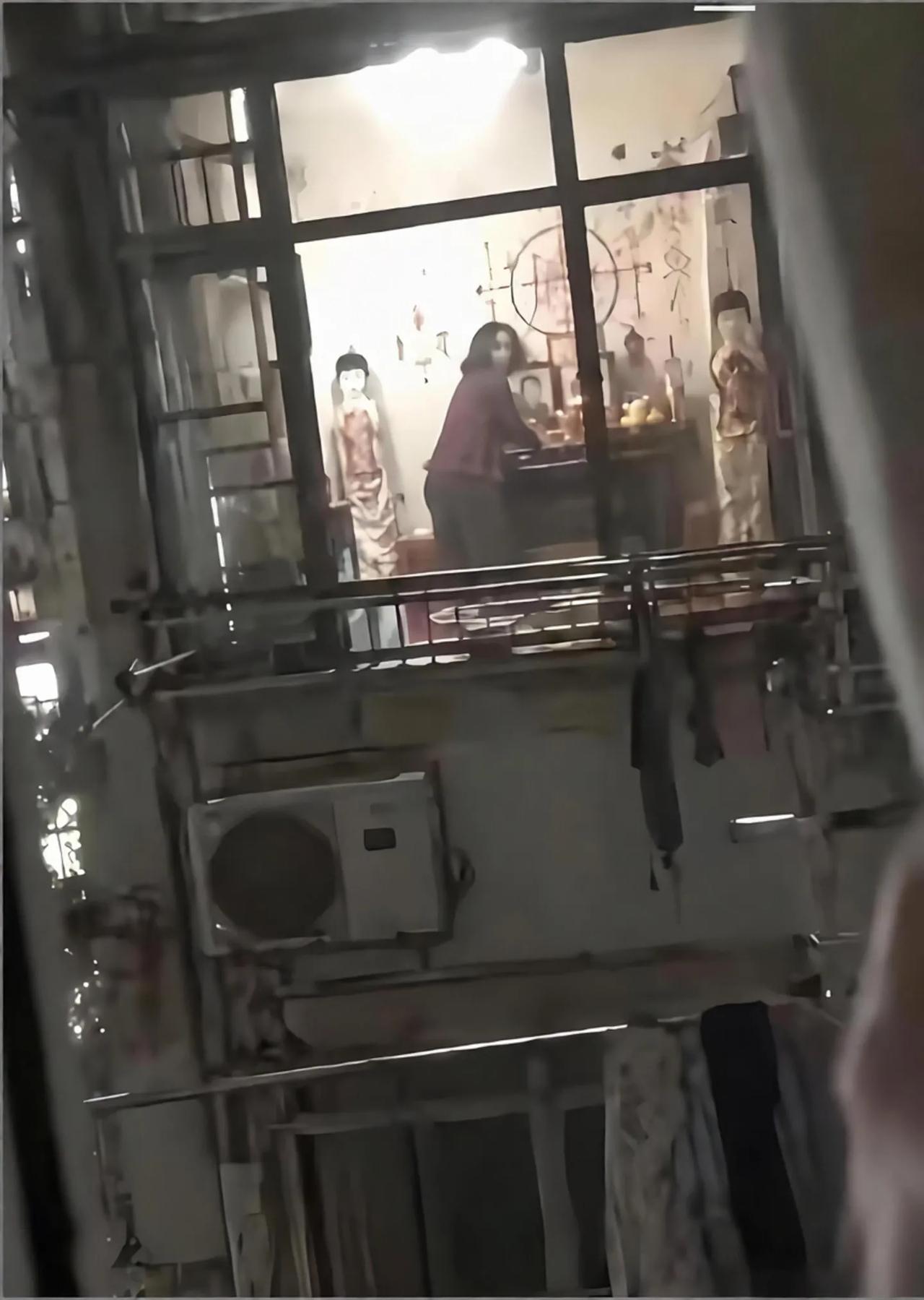 楼上这家是什么情况？看着挺吓人的！