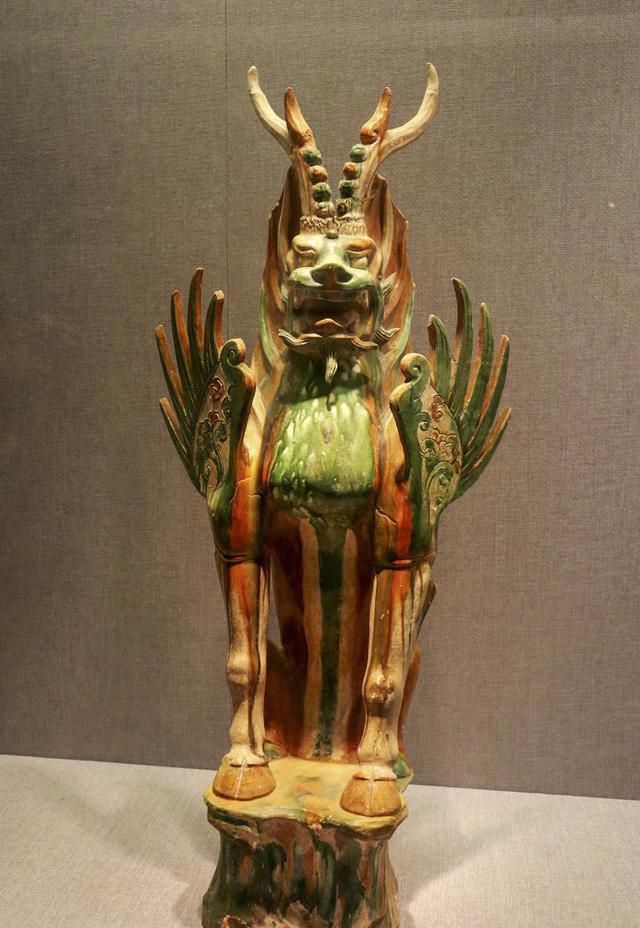 中国历史厚重，也沉重。每一次崩塌，背后都有推手。赵高篡诏，秦之大厦将倾，谁在