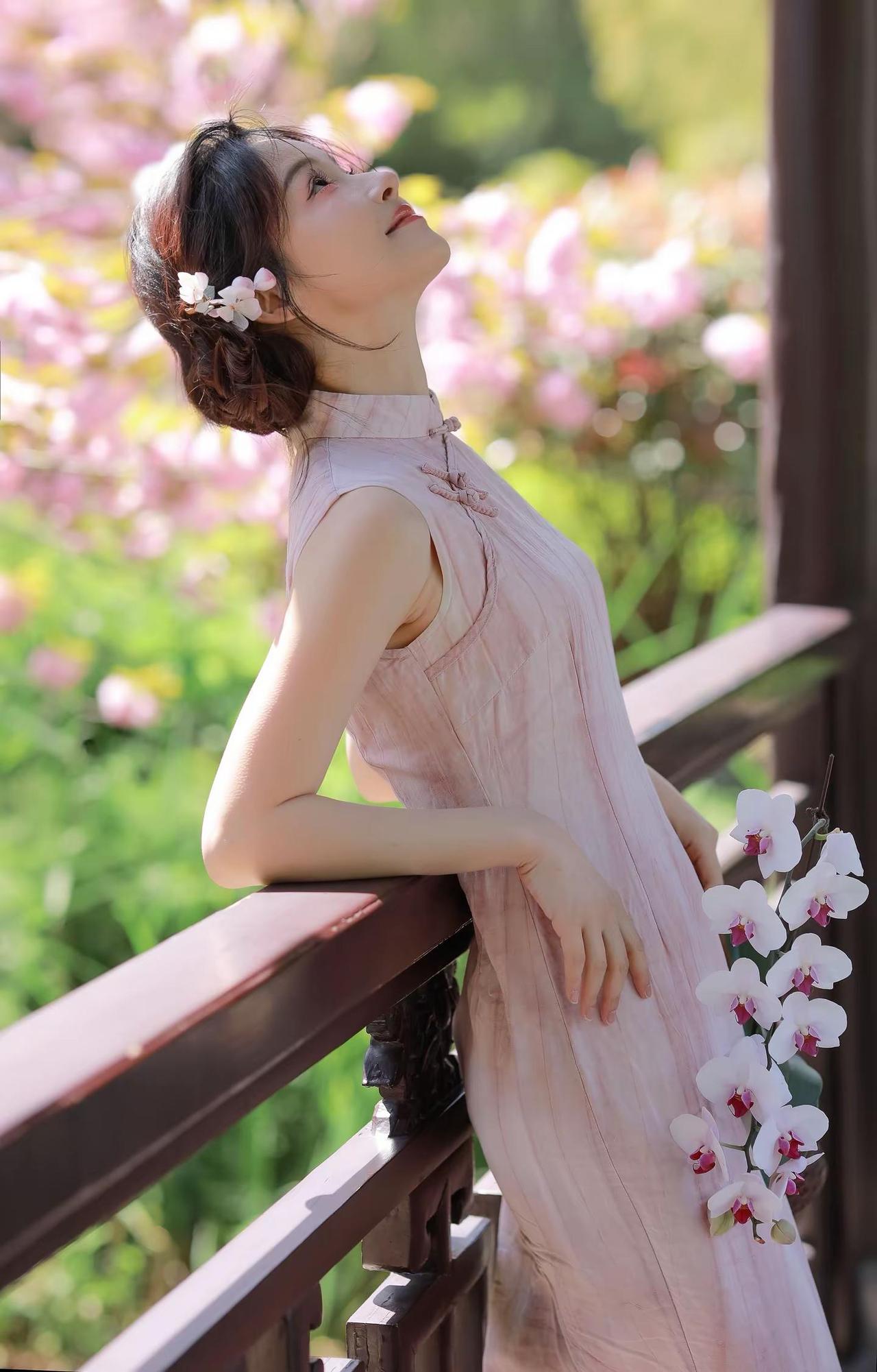 37岁正是穿旗袍的好时候啊～江南旗袍穿搭浅粉色旗袍穿搭旗袍国风