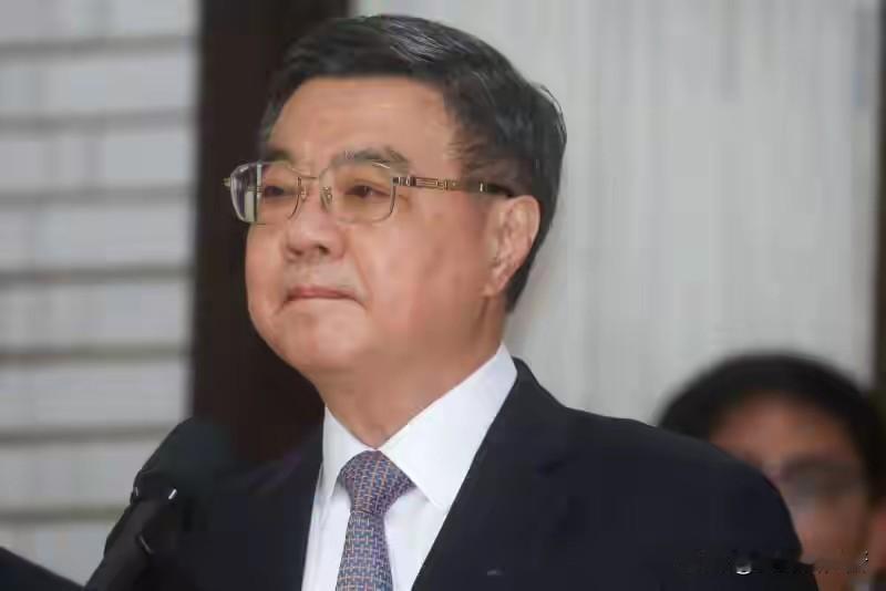 国民党最后的尊严今天台湾立法机构通过了翁晓玲的提案冻结卓荣泰9-12月工资