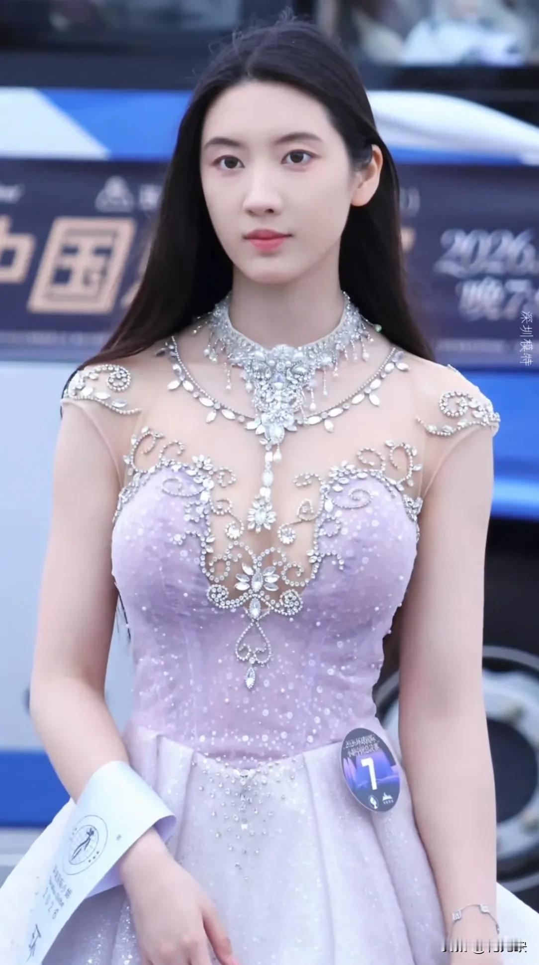 这个颜值有没有机会冲击一下世界小姐大奖赛