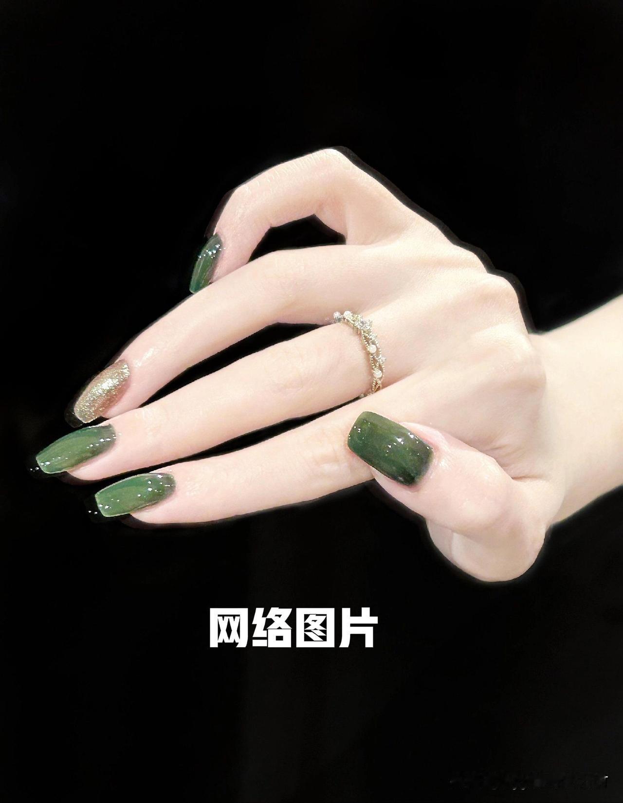 一女子，去美甲店花6000块钱做了美甲，回到家后一直向老公展示:“老公，我的美甲